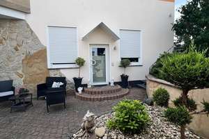 Mehrgenerationenhaus mit zwei Wohneinheiten, Garten und Pool – Die vollständige Adresse der Immobilie erhältst du vom Anbieter., 63533 Mainhausen – Vorschaubild 1