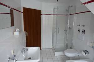 Provisionsfrei und mit neuer EBK: Helle, geräumige 2-Zimmer-Dachgeschosswohnung – 91056 Heiligenloh, Erlangen – Vorschaubild 11