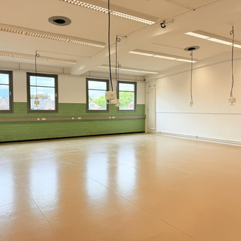 Praxis-/ Büroflächen im charmanten Industriegebäude