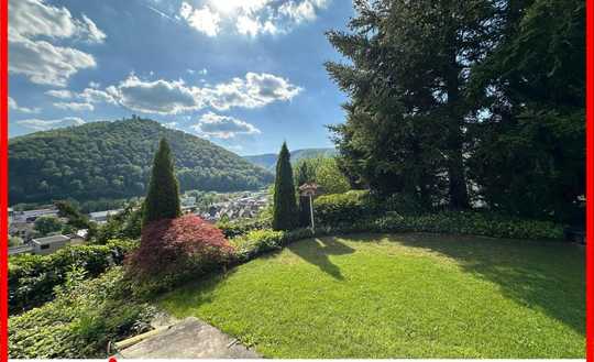 PREISREDUZIERUNG - Einfamilienhaus mit Einliegerwohnung und exklusivem Blick auf den Hohen Urach