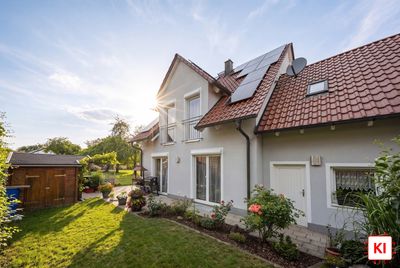 Modernes Einfamilienhaus mit Südwest-Terrasse, Kamin und Solaranlage
