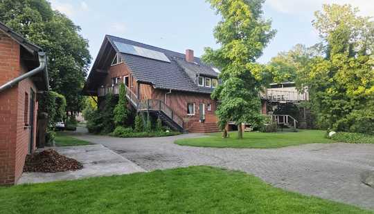 Bild von Top gepflegtes Landhaus mit 2 WE, Nebengebäuden, viel Potential und direkt angrenzenden Ländereien