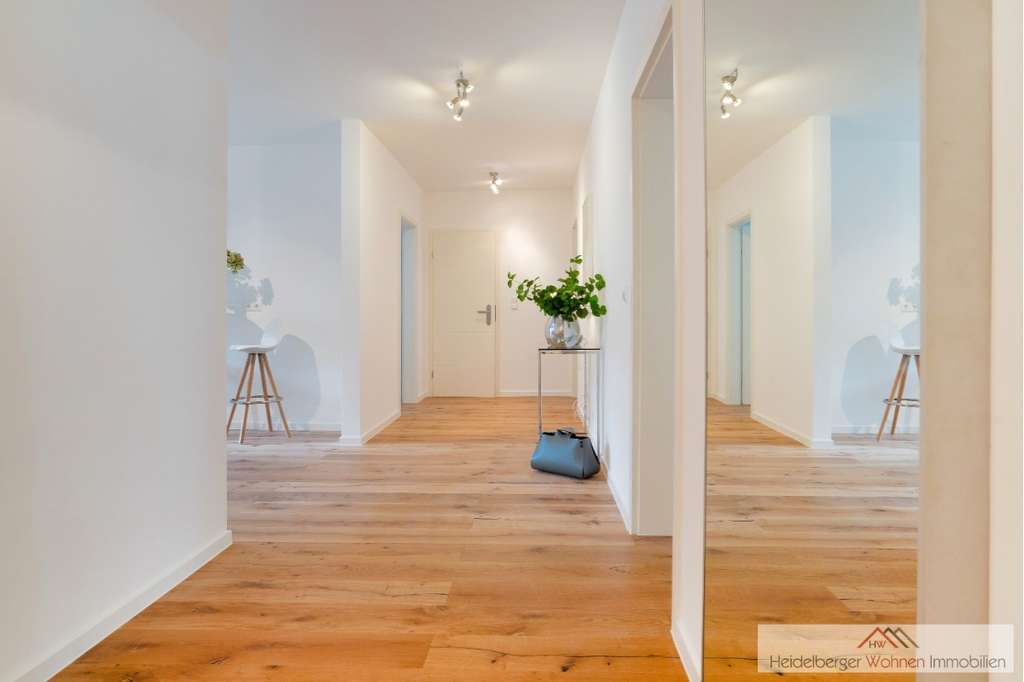 Provisionsfrei: Frisch sanierte Etagenwohnung 4,5 Zimmer 116qm 2.OG mit Fahrstuhl und Kellerabteil