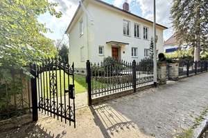Luxuriöse Villa mit Traumgarten