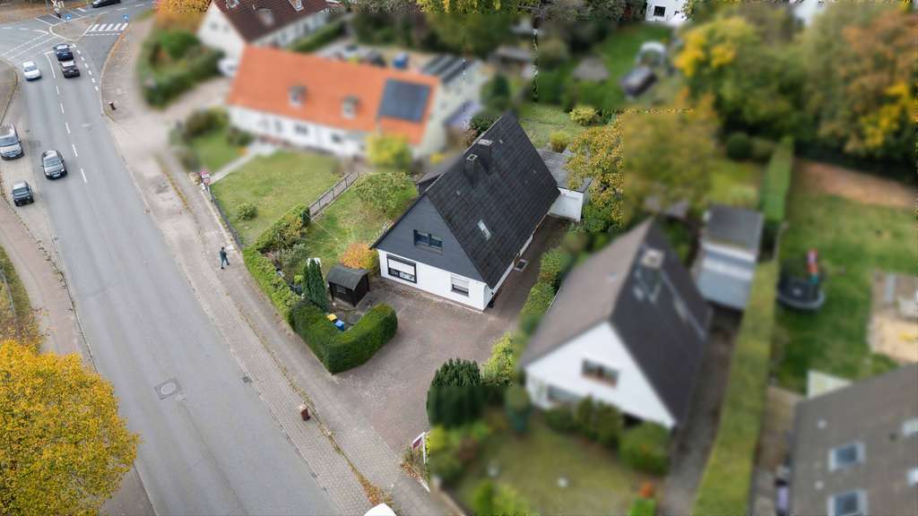 Immobilie in Uetersen - Zweifamilienhaus mit Charme und Potenzial in beliebter Lage von Uetersen - Bild 1