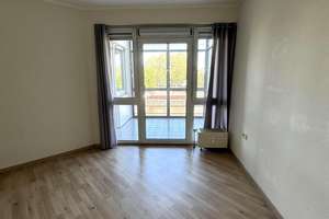 2 Zimmer-Wohnung mit Aufzug, Wintergarten, Tiefgaragenplatz und Blick zum Neckar + Fernsehturm – Die vollständige Adresse der Immobilie erhältst du vom Anbieter., 70376 Neckarvorstadt, Stuttgart – Vorschaubild 3