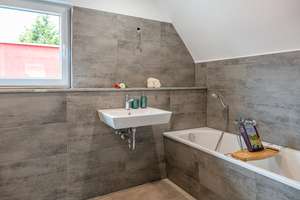 Reserviert - Seltene Chance in Berlin-Niederschönhausen. Modernisiertes EFH mit Südgarten – Die vollständige Adresse der Immobilie erhältst du vom Anbieter., 13156 Niederschönhausen, Berlin – Vorschaubild 3