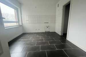 Großzügige 4-Zimmer-Wohnung mit Balkon im EG! – Jacobsallee 4, 45239 Essen – Vorschaubild 4