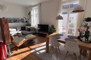 Helle und voll möblierte 2.5 Zimmer- Altbauwohnung mit Südbalkon - 9 bis 12 Monate Untermiete  – München – Vorschaubild 2