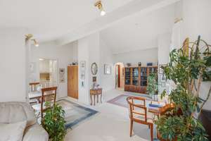 Ruhig gelegene 2-Zimmer-Dachgeschosswohnung mit hervorragender Anbindung – Die vollständige Adresse der Immobilie erhältst du vom Anbieter., 81827 Waldtrudering, München – Vorschaubild 2