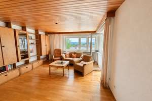 Helle 2-Zi.-Whg. mit Aufzug, Balkon und Einzelgarage in Köngen