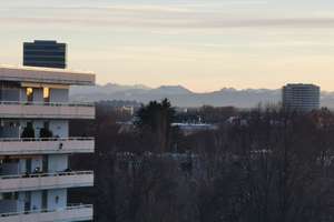 Sonnige, möblierte 2-Zimmer-Wohnung mit Panoramablick im Cosimapark