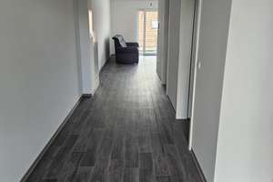 ​Neubau-Komfort (Bj. 2022): Barrierefreie 66 m² Seniorenwohnung (ab 58 J.) mit EBK,  – Nürnberg Straße 43, 91154 Roth – Vorschaubild 8