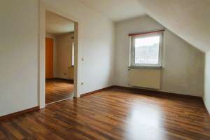 Ansprechende 2-Zimmer-DG-Wohnung mit EBK in Bielefeld – Die vollständige Adresse der Immobilie erhältst du vom Anbieter., 33617 Gadderbaum, Bielefeld – Vorschaubild 4