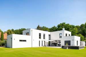 Großzügige Designvilla mit Wellnessbereich & Pool nahe Nymphensee – Die vollständige Adresse der Immobilie erhältst du vom Anbieter., 14656 Brieselang – Vorschaubild 1