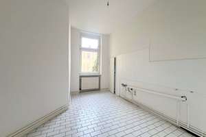 Bezugsfrei + Käufer-Prov.frei: 2 Zimmer Altbau-Whg. in Spandau + Dielen + hohe Decken + große Küche – Die vollständige Adresse der Immobilie erhältst du vom Anbieter., 13595 Wilhelmstadt, Berlin – Vorschaubild 5