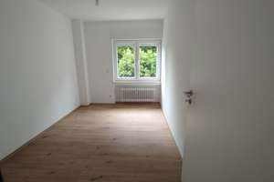 Viel Platz in Leubsdorf: 4-Zimmer-Erdgeschosswohnung mit Balkon – Kreuzstr 62, 53547 Leubsdorf – Vorschaubild 3