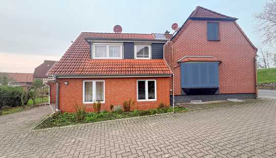 Bild von Mehr Platz fürs Leben – Doppelhaushälfte mit 5 Zimmern, Garten & überdachter Terrasse in Neuenfelde