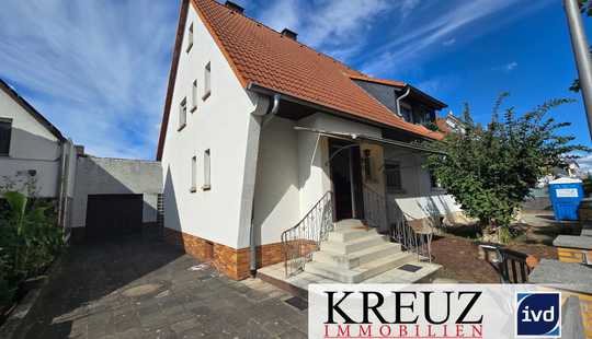 Bild von Doppelhaushälfte mit Garage und großem Grundstück