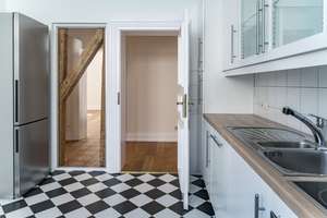 Luxuriöse Altbau-Wohnung 
4-ZKBB in Wiesbaden City – Die vollständige Adresse der Immobilie erhältst du vom Anbieter., 65183 Mitte, Wiesbaden – Vorschaubild 2
