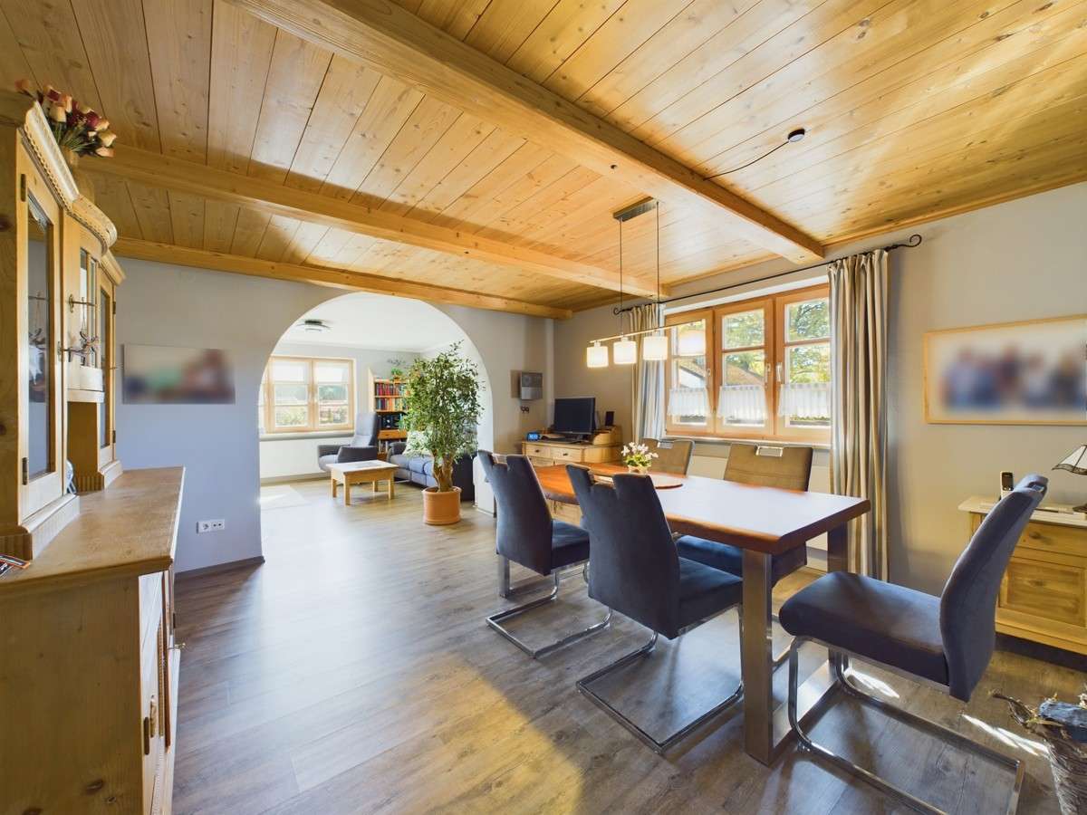 Immobilie in Sauerlach - Attraktives Familiendomizil mit vielfältigem Nutzungspotential
- vor den Toren des Münchener Südens - Bild 3