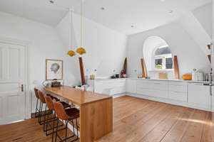Elegante Endetagenwohnung in prachtvoller Altbauvilla, idyllische Bestlage: in nur 400m zur Alster – Die vollständige Adresse der Immobilie erhältst du vom Anbieter., 22085 Uhlenhorst, Hamburg – Vorschaubild 5