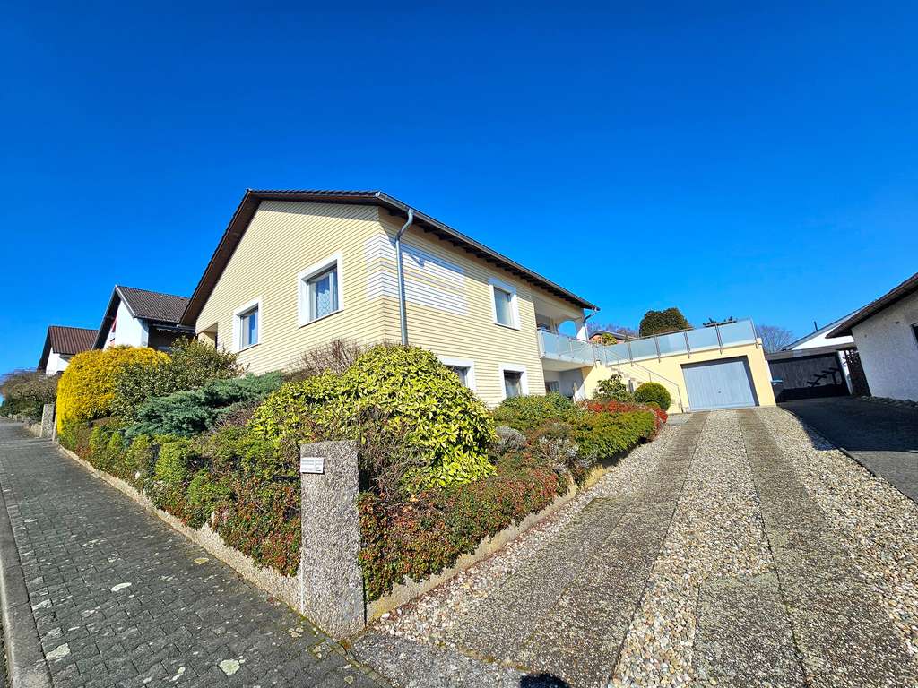 Immobilie in Waldmohr - Hochwertiges Einfamilienhaus mit Einliegerwohnung in Waldmohr zu verkaufen - Bild 1