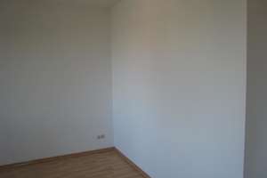 Große 2-Zimmer mit Laminat, Wannenbad, Stellplatz und Balkon in ruhiger Lage! EBK mgl. – Glösaer Straße 19, 9131 Ebersdorf, Chemnitz – Vorschaubild 7