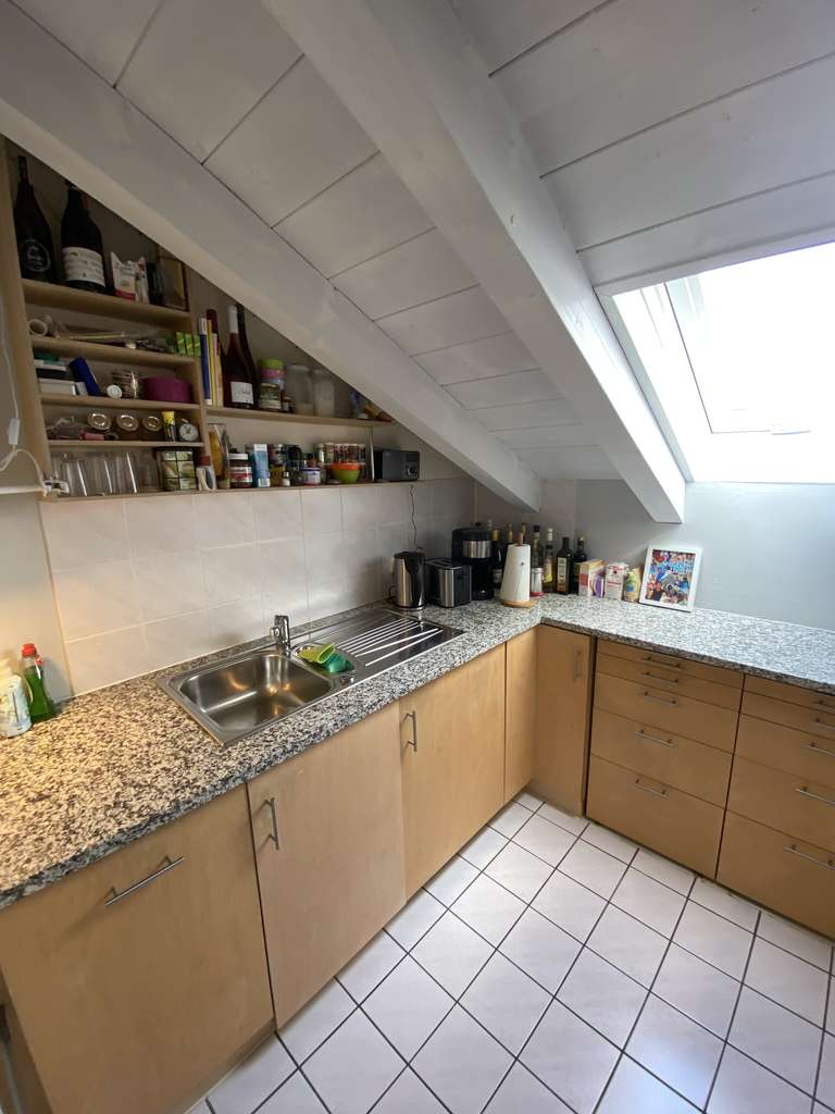 Immobilie in Garmisch-Partenkirchen - Schicke 2-Zimmer DG-Wohnung mit Balkon in Garmisch-Partenkirchen (Ortsteil Burgrain) - Bild 4