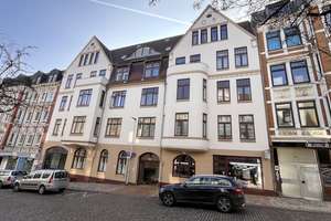 Innenstadtnahes Zinshaus! Solide Investition – Stilvolles Mehrfamilienhaus mit 10 WEH und einer GWE – Die vollständige Adresse der Immobilie erhältst du vom Anbieter., 24937 Exe, Flensburg – Vorschaubild 6