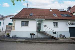 Liebevoll modernisiertes Bauernhaus mit historischem Fachwerkcharme und modernem Wohnkomfort – Die vollständige Adresse der Immobilie erhältst du vom Anbieter., 89176 Asselfingen – Vorschaubild 2