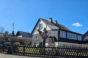 Einfamilienhaus in ruhiger Lage von Johanngeorgenstadt mit Werkstatt, Veranda, Garage und Carport – Erzgebirgskreis – Vorschaubild 2