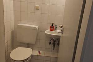 2zw WOHNUNG DUSCHBAD EBK BALKON DIREKT AM BUS/BAHNHOF REWE EIFLER GELEGEN RÖDELHEIM BREITLACHERSTR – BREITLACHERSTR 77, 60489 Rödelheim, Frankfurt am Main – Vorschaubild 11