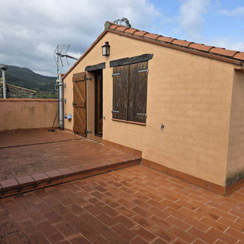 Haus im Zentrum von Darnius zum Einzug bereit