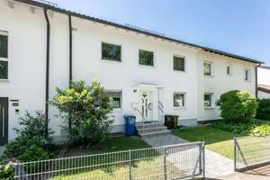Modernisiertes Reihenmittelhaus mit zwei WE und ausgebautem Dachgeschoss – Die vollständige Adresse der Immobilie erhältst du vom Anbieter., 89079 Wiblingen, Ulm – Vorschaubild 1
