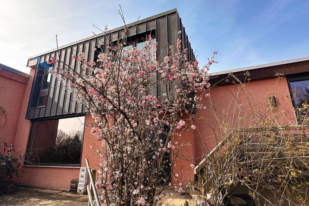 Immobilie in Baltmannsweiler - Viel Platz für die Familie - Bungalow mit Terrasse und schönem Blick ins Grüne - Bild 0
