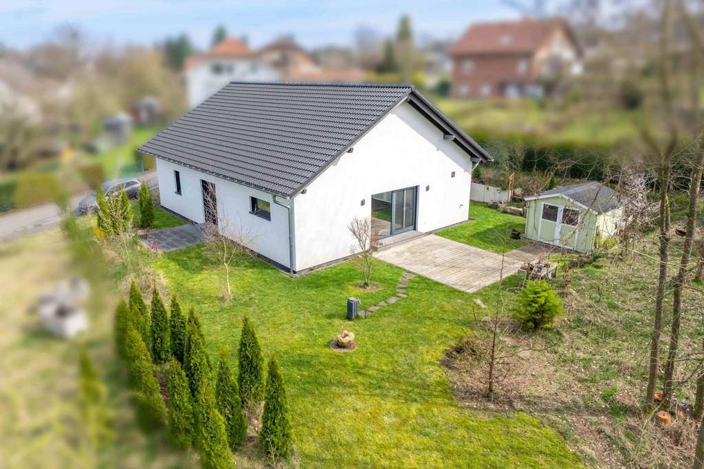 Immobilie in Bruchertseifen - Exklusiver Bungalow mit Galerie, nachhaltiger Technik und großzügigem Grundstück - Bild 0