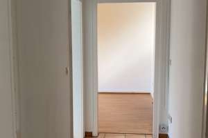 Top-Lage in Wiesbaden – Helle 3-Zimmer-Wohnung mit Balkon und Blick ins Grüne – Idsteinerstr. 25, 65193 Nordost, Wiesbaden – Vorschaubild 2