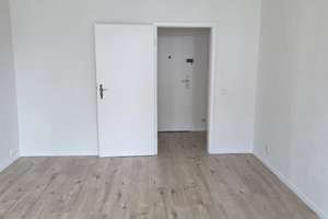 Wohnkomfort mit Stellplatz – Dusche & Badewanne inklusive – Huestraße 160, 45309 Katernberg, Essen – Vorschaubild 3