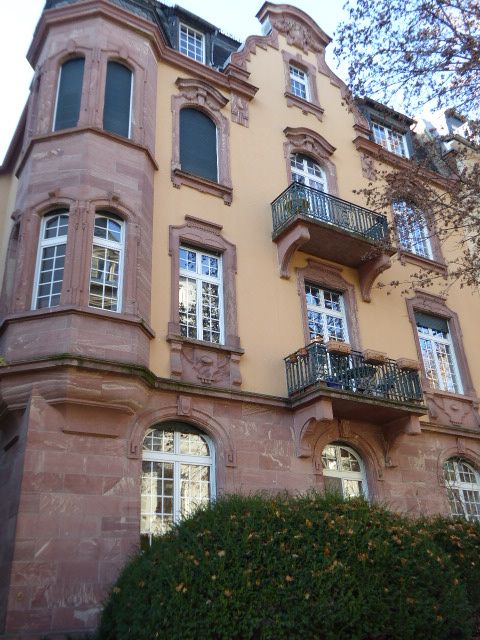 Schicke Altbauwohnung V-E-R-M-I-E-T-E-T...