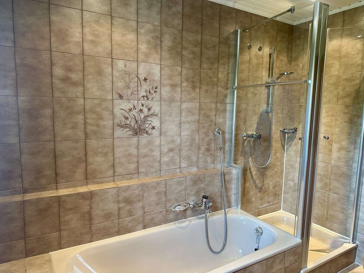 Immobilie in Oberschneiding - Willkommen Zuhause!
Großzügiges Einfamilienhaus mit Wintergarten und herrlichem Grundstück! - Bild 3