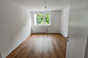 Frisch modernisiert! Ruhige & günstige 3-ZKB mit Balkon am Waldrand in Oberursel-Nord – Die vollständige Adresse der Immobilie erhältst du vom Anbieter., 61440 Oberursel (Taunus) – Vorschaubild 3