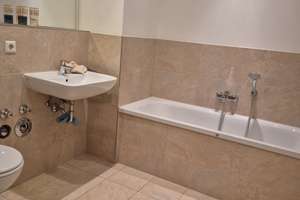 ++ Exklusive 3 Zi. Whg mit Parkettboden und Aufzug // Bad mit Wanne und Dusche ++ – Die vollständige Adresse der Immobilie erhältst du vom Anbieter., 4317 Reudnitz-Thonberg, Leipzig – Vorschaubild 6
