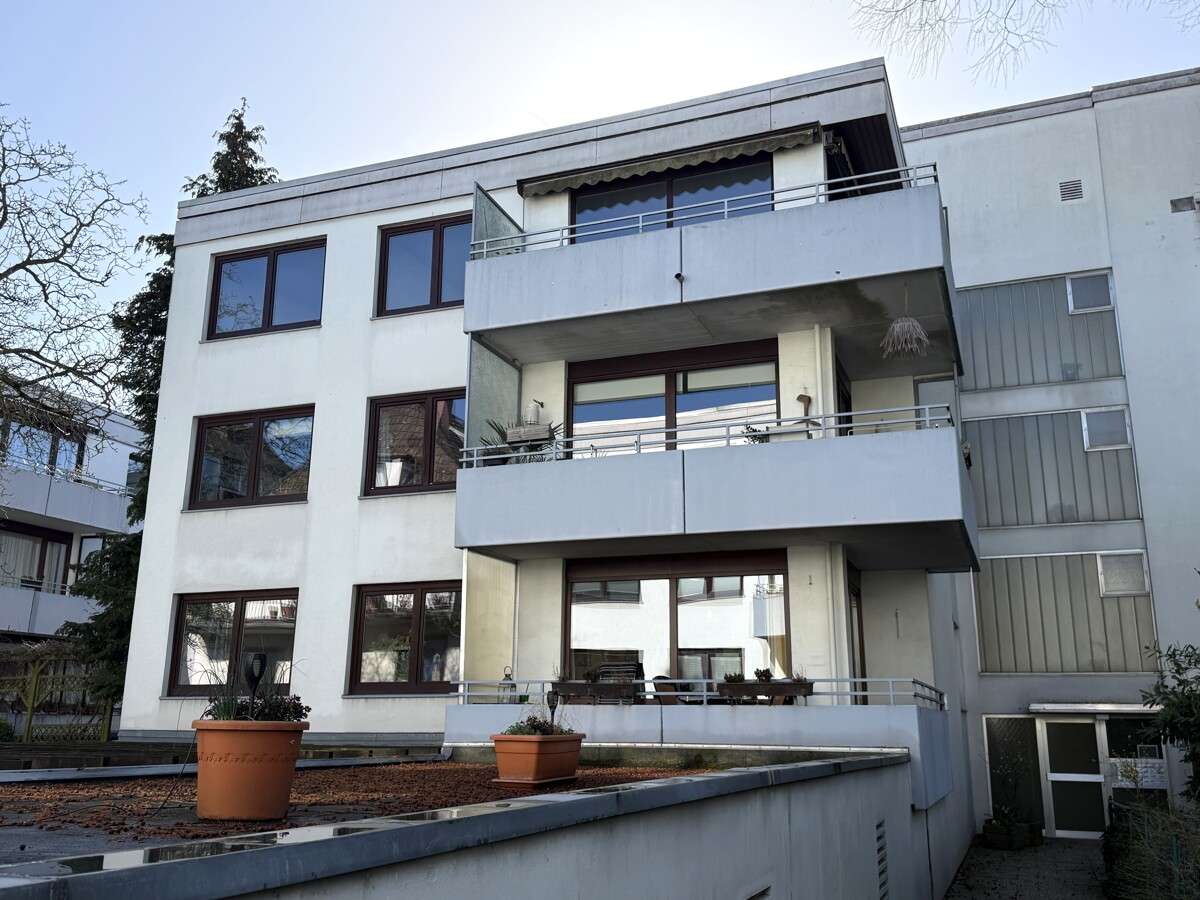 Schwachhausen: Schöne, gut aufgeteilte 3-4 Zi. - DG- Wohnung mit Lift, gr. Balkon u. TG-Stellplatz, Bremen – Bild 1