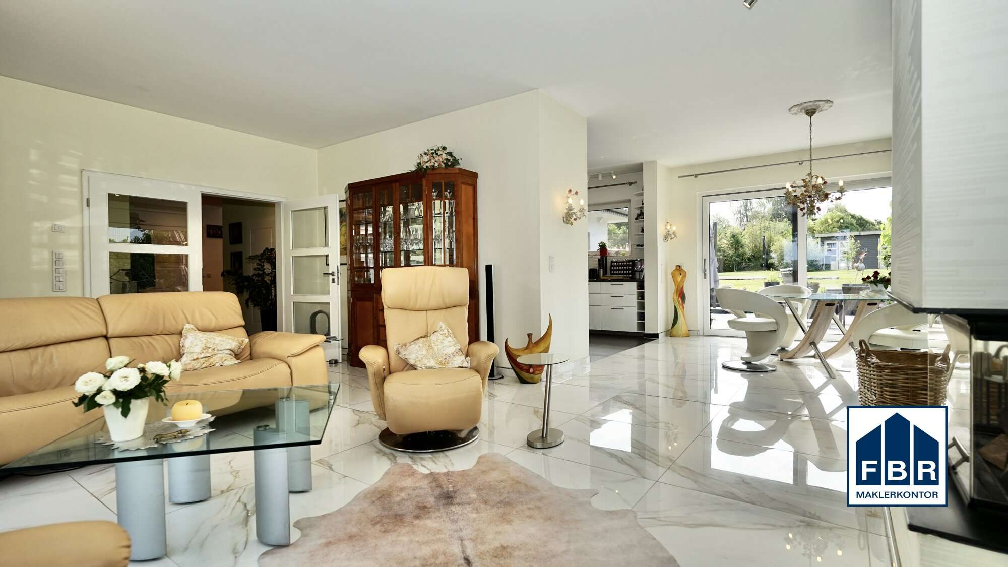 Immobilie in Techentin - Luxuriöses Wohnen am See: Moderne Familienresidenz mit Pool - Bild 2