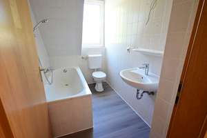 Charmante 3,5-Zimmer-Maisonette-Dachgeschosswohnung in ruhiger Lage von Bochum-Wiemelhausen – Memeler Str. 7, 44789 Wiemelhausen, Bochum – Vorschaubild 9