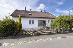 Großes Einfamilienhaus mit Renovierungsbedarf, aber viel Potenzial auf schönem Grundstück – Bamberg (Kreis) – Vorschaubild 1
