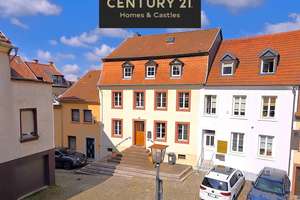 Exklusives 1-2 Familienhaus, mit Garten und Balkon in der Historischen Altstadt von in St. Ingbert – Maxplatz 18, 66386 Sankt Ingbert – Vorschaubild 1