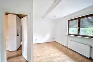 Leverkusen-Quettingen: 1- bis 2-Familienhaus auf großzügigem Grundstück sucht Handwerkerhände! – Leverkusen – Vorschaubild 3