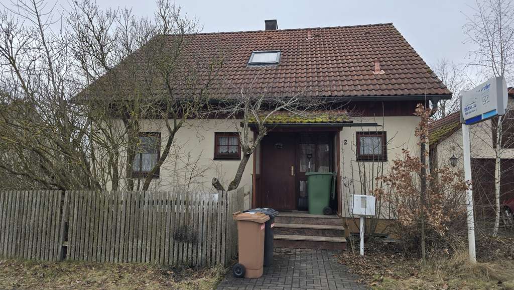 Immobilie in Burgsalach - Schnäppchen: Einfamilienhaus mit 6 Zimmern und Garage nähe Weißenburg i. Bay. - Bild 0